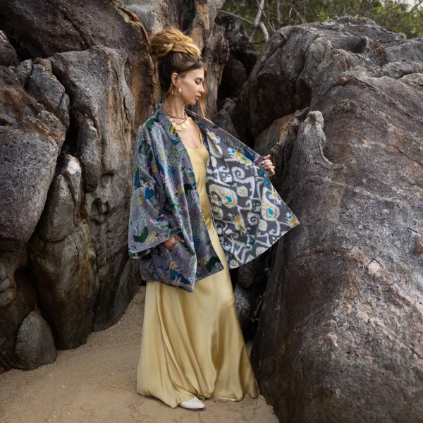 Mei - Velvet Whispers - Short Velvet Kimono - Luxurious Handmade Gift for Boho Lovers - Image 3