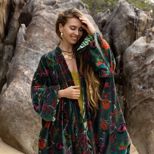 MAI Velvet Kimono: An Exemplary Fusion of Opulence and Artistry – Elevate Your Wardrobe with this Symbol of Refined Bohemian Fashion - Image 2