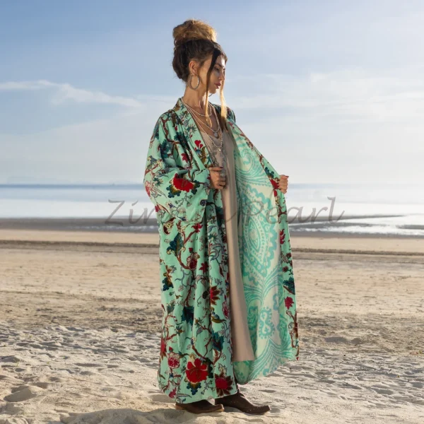 MAI Velvet Kimono: An Exemplary Fusion of Opulence and Artistry – Elevate Your Wardrobe with this Symbol of Refined Bohemian Fashion