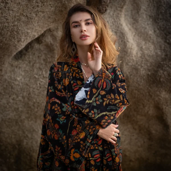 MAI Velvet Kimono: An Exemplary Fusion of Opulence and Artistry – Elevate Your Wardrobe with this Symbol of Refined Bohemian Fashion - Image 3