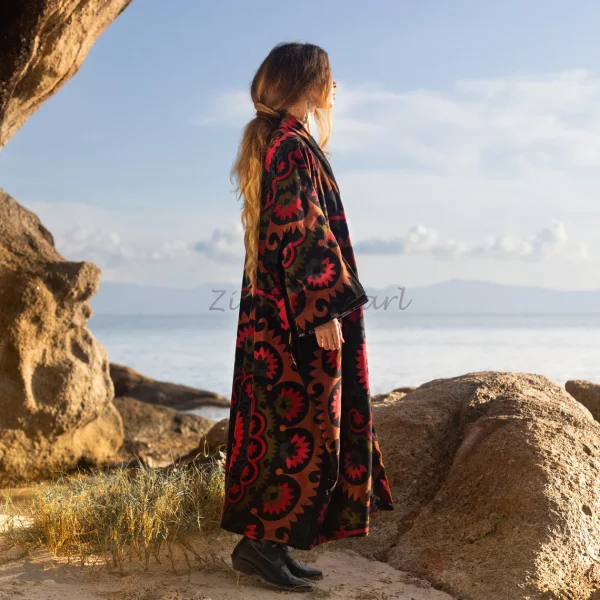 Mai Velvet Kimono: Embrace the Velvet Dream – Exceptionally Handcrafted, Timelessly Stylish, and Thoughtfully Designed for All Body Types