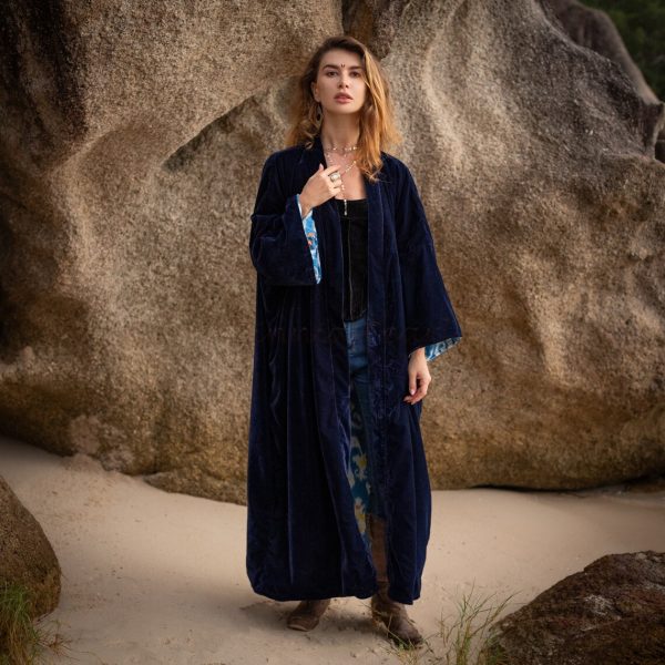 Mai Velvet Kimono: Embrace the Velvet Dream – Exceptionally Handcrafted, Timelessly Stylish, and Thoughtfully Designed for All Body Types