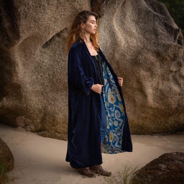 Mai Velvet Kimono: Embrace the Velvet Dream – Exceptionally Handcrafted, Timelessly Stylish, and Thoughtfully Designed for All Body Types