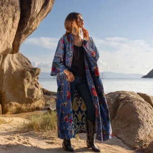 Mai Velvet Kimono: Embrace the Velvet Dream – Exceptionally Handcrafted, Timelessly Stylish, and Thoughtfully Designed for All Body Types