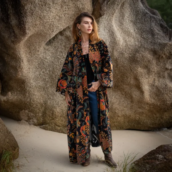 MAI Velvet Kimono: An Exemplary Fusion of Opulence and Artistry – Elevate Your Wardrobe with this Symbol of Refined Bohemian Fashion