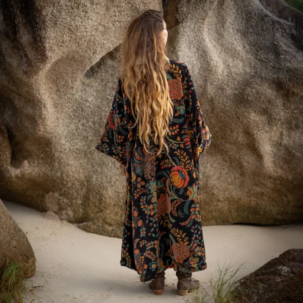 MAI Velvet Kimono: An Exemplary Fusion of Opulence and Artistry – Elevate Your Wardrobe with this Symbol of Refined Bohemian Fashion - Image 2