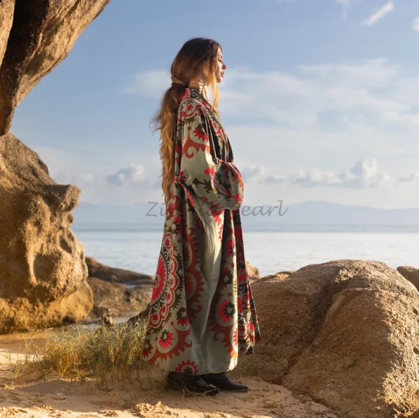 Mai Velvet Kimono: Embrace the Velvet Dream – Exceptionally Handcrafted, Timelessly Stylish, and Thoughtfully Designed for All Body Types