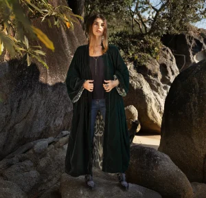 Mai Velvet Kimono: Embrace the Velvet Dream – Exceptionally Handcrafted, Timelessly Stylish, and Thoughtfully Designed for All Body Types