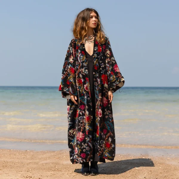 MAI Velvet Kimono: A Timeless Expression of Style – Handcrafted Luxury for the Free-Spirited Soul – The Boho Velvet Dream – Inclusive Sizing